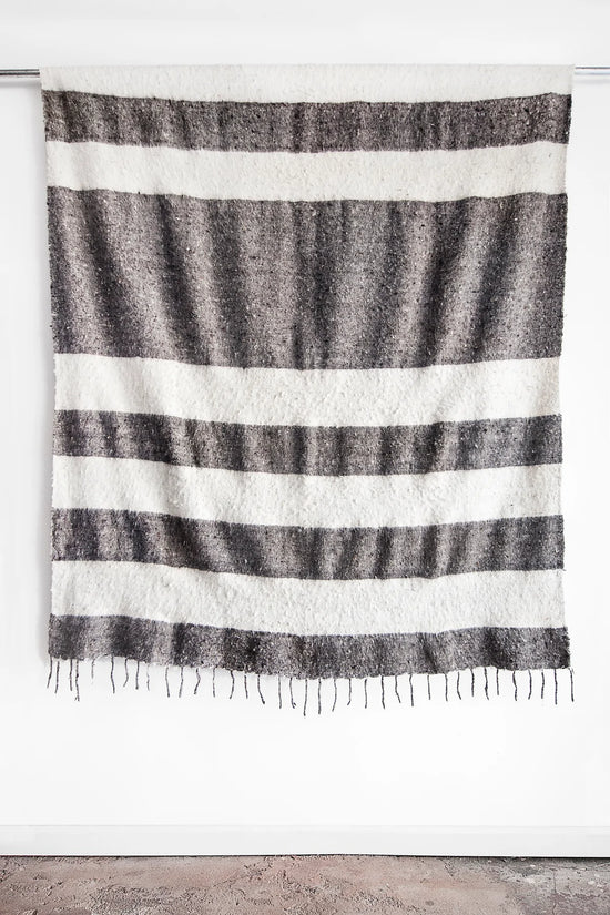 Modern Momo Blanket - Wide Stripes Grey